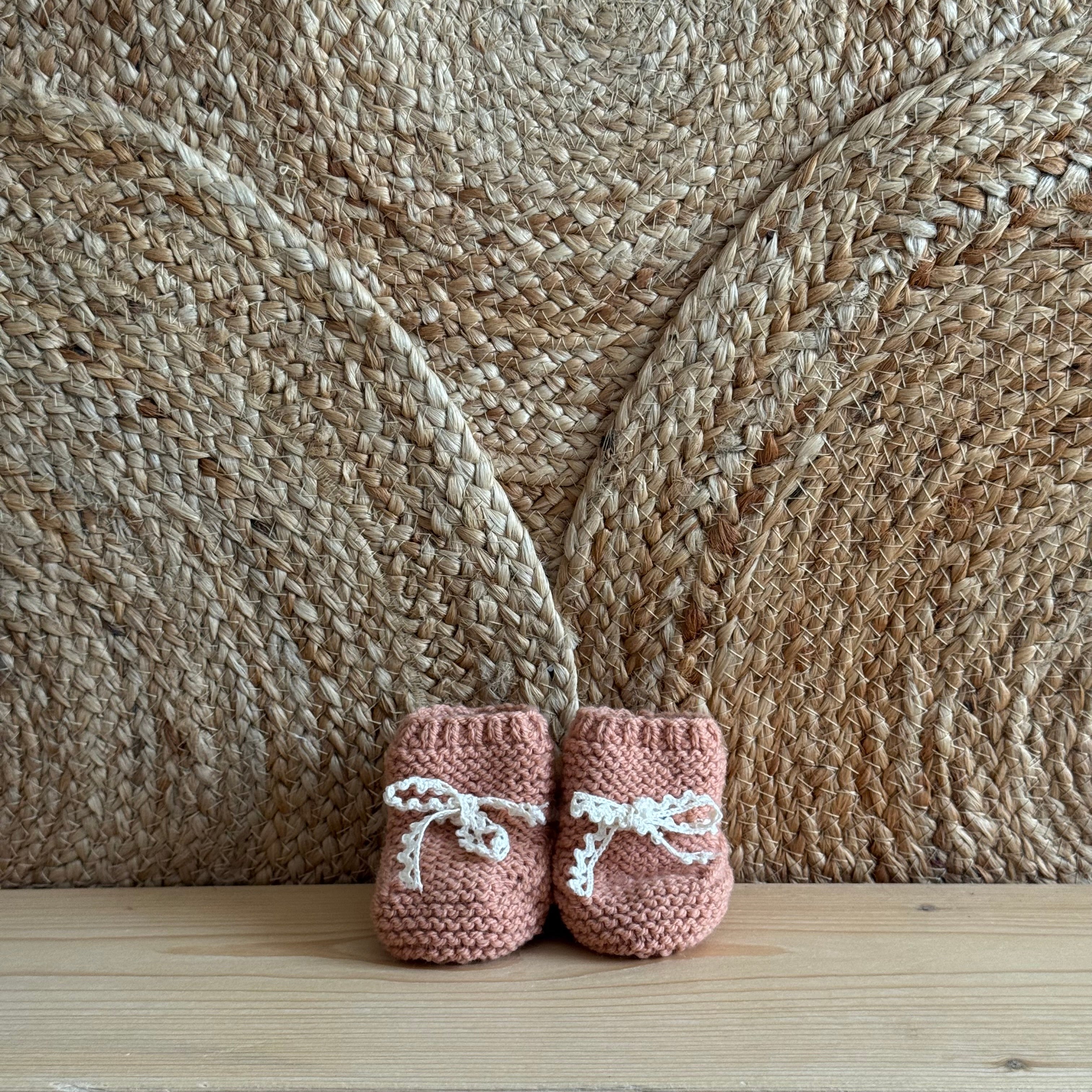 Chaussons terracotta à lacets dentelles