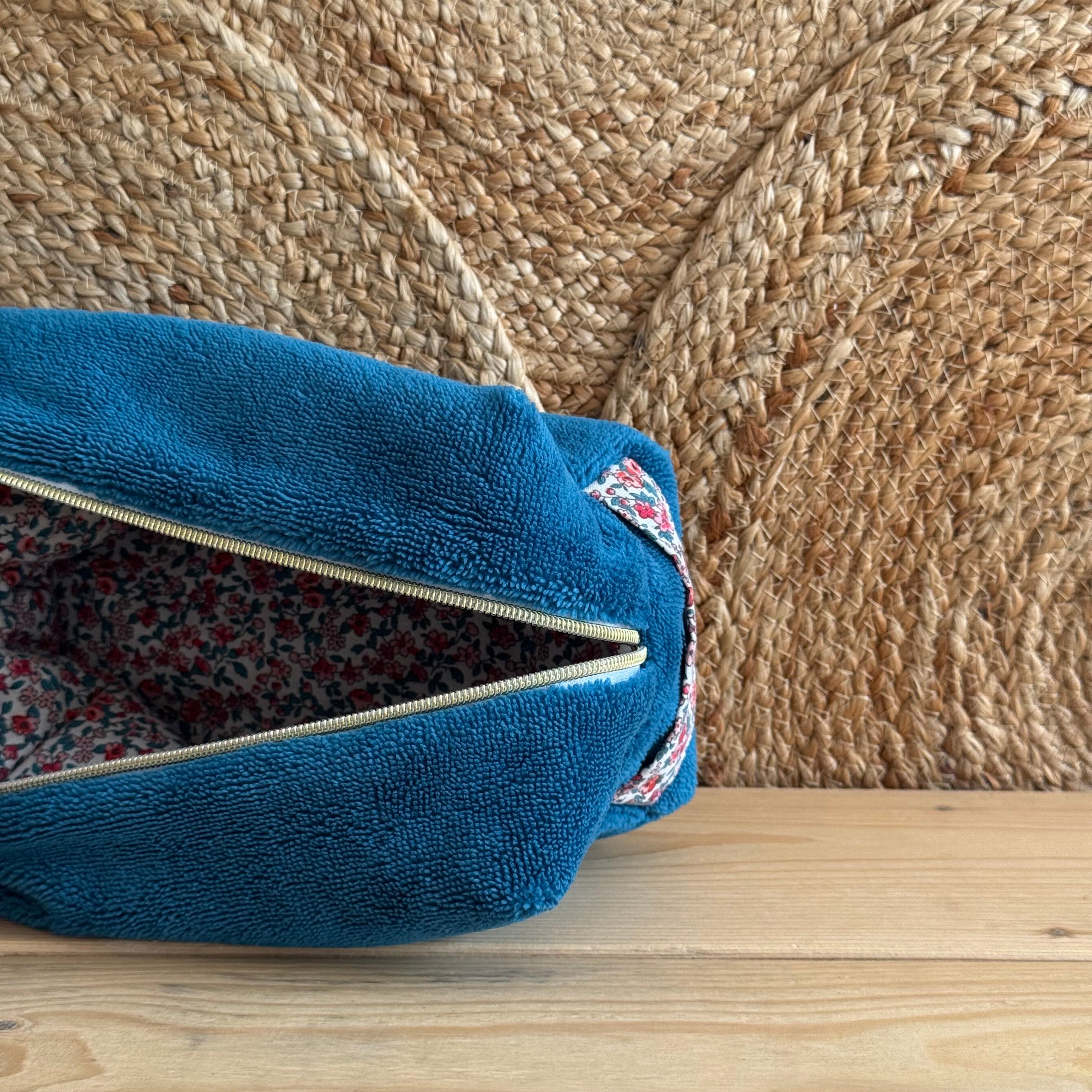 Trousse de toilette bleu canard / fleurie