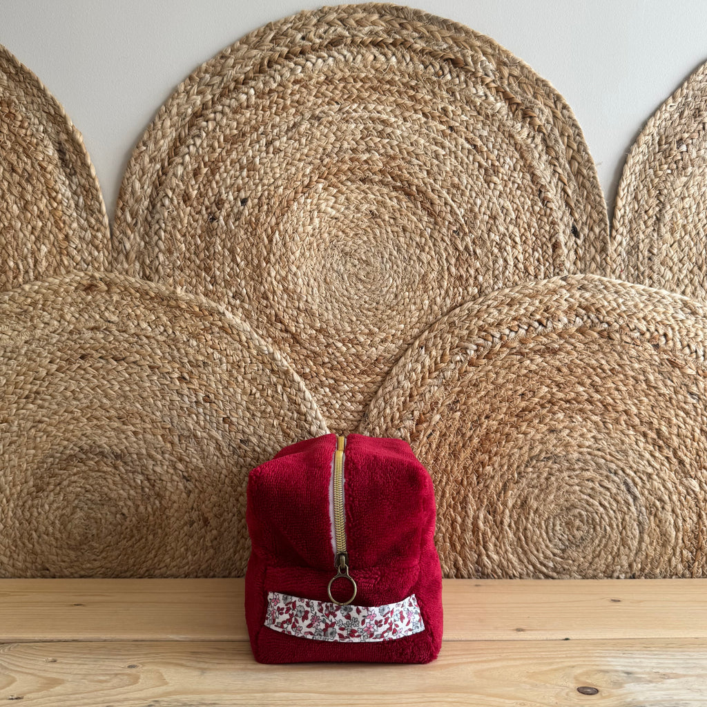 Trousse de toilette rouge / fleurie