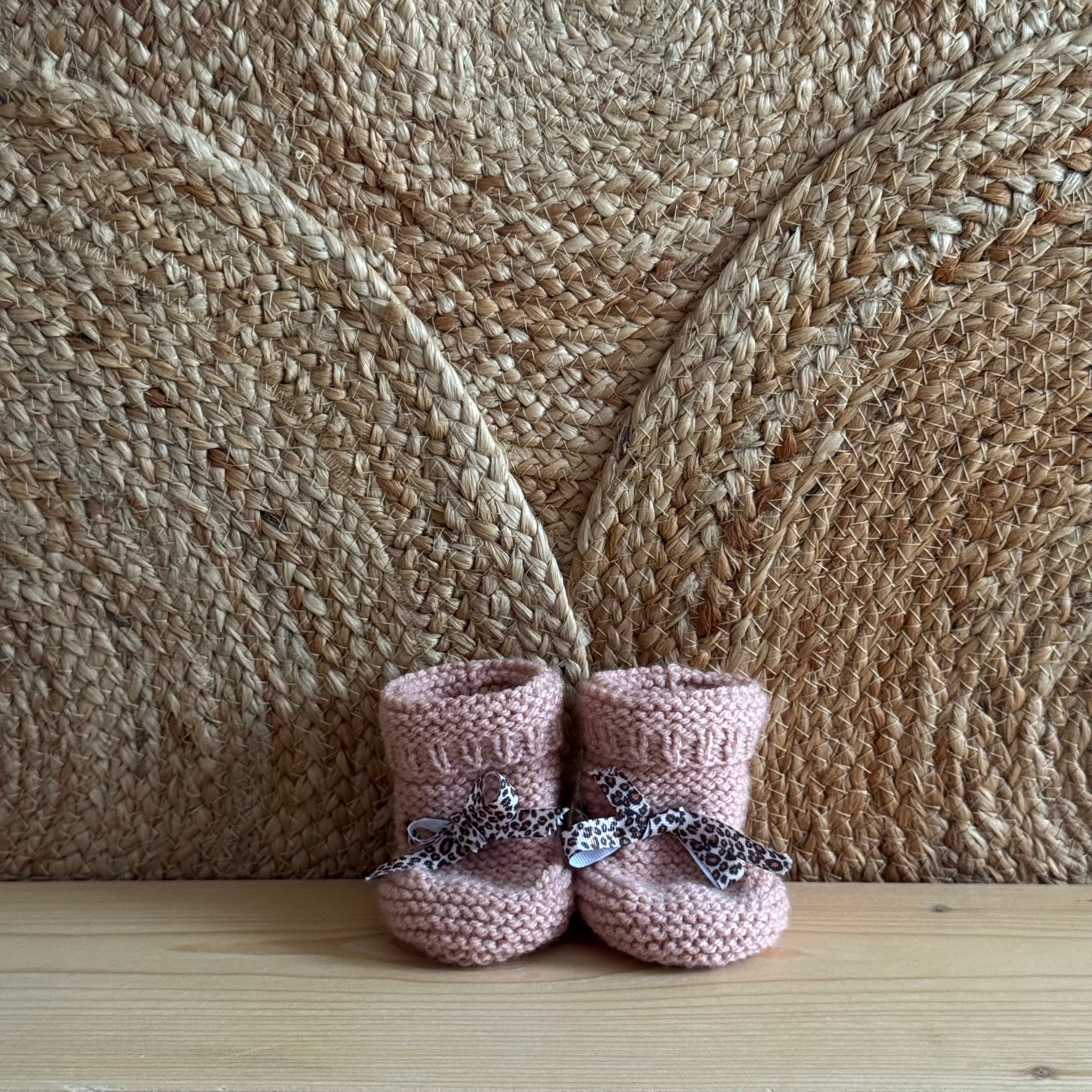 Chaussons rose à lacets léopard