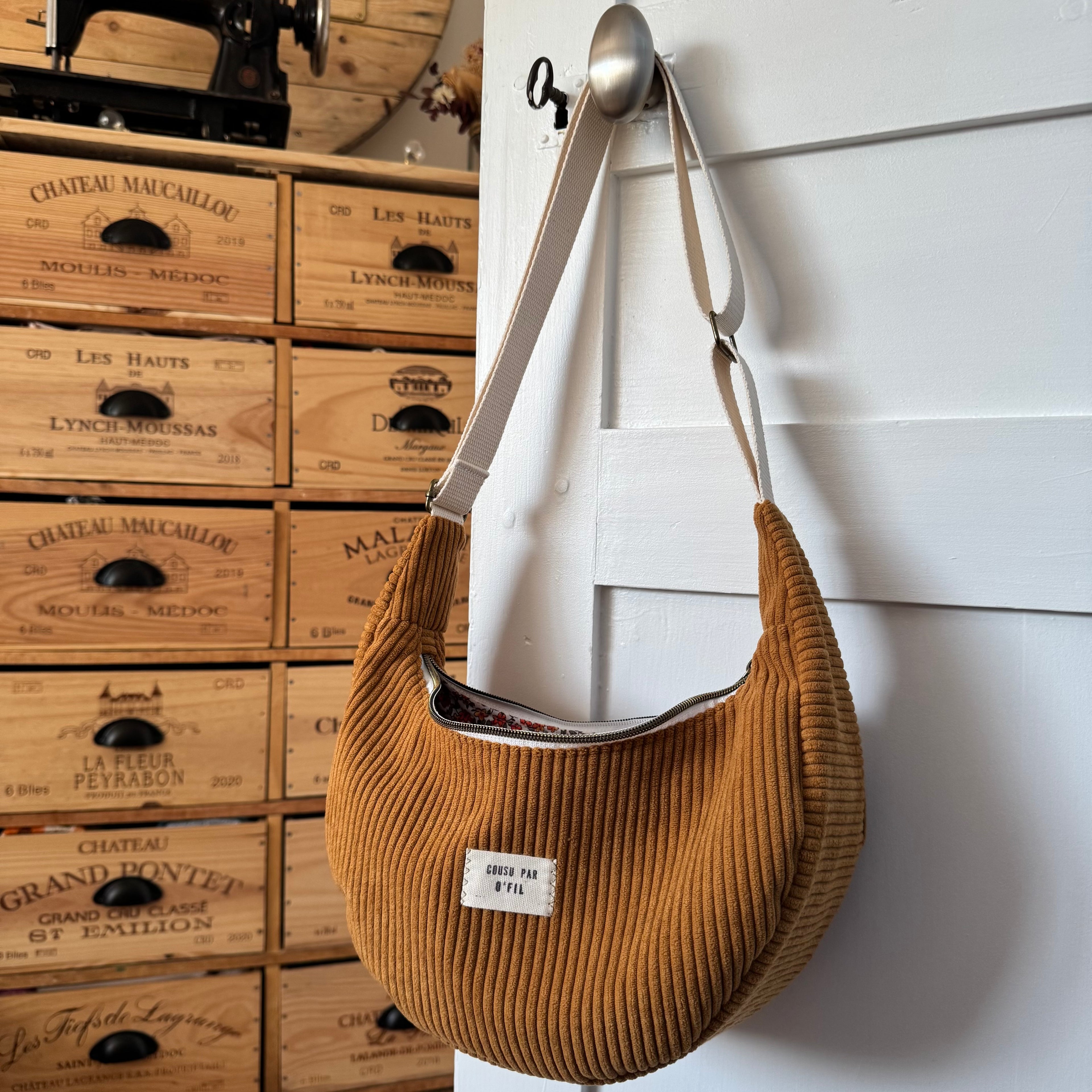 Sac demi-lune velours moutarde / fleuri