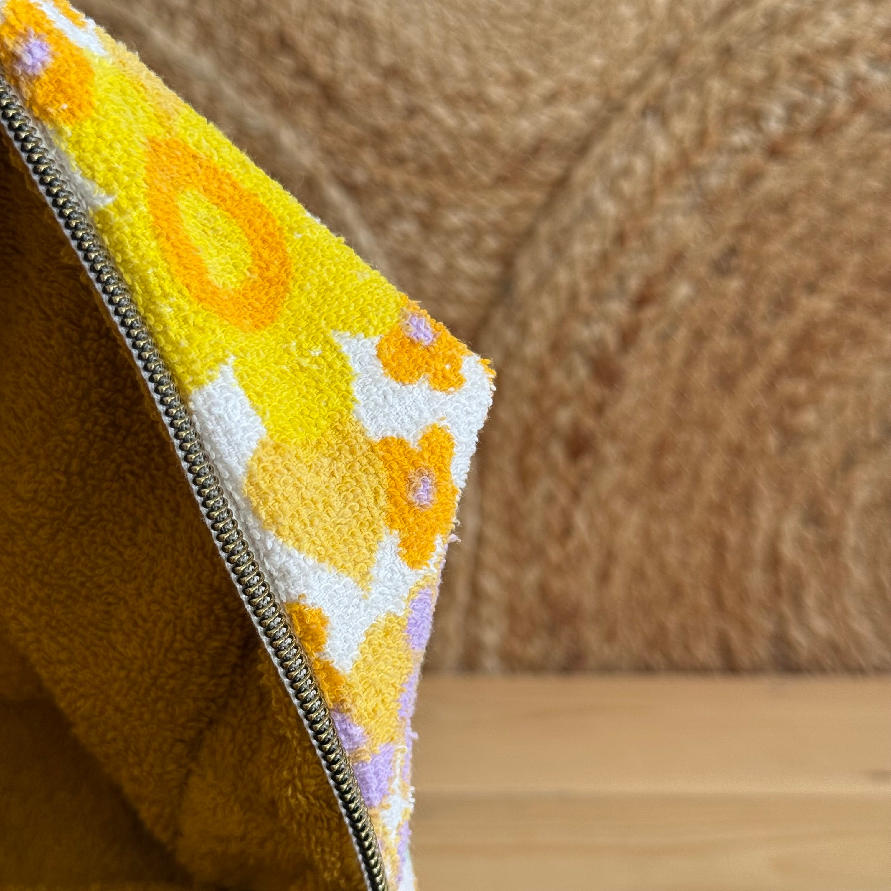 Trousse de toilette vintage fleurie / ocre