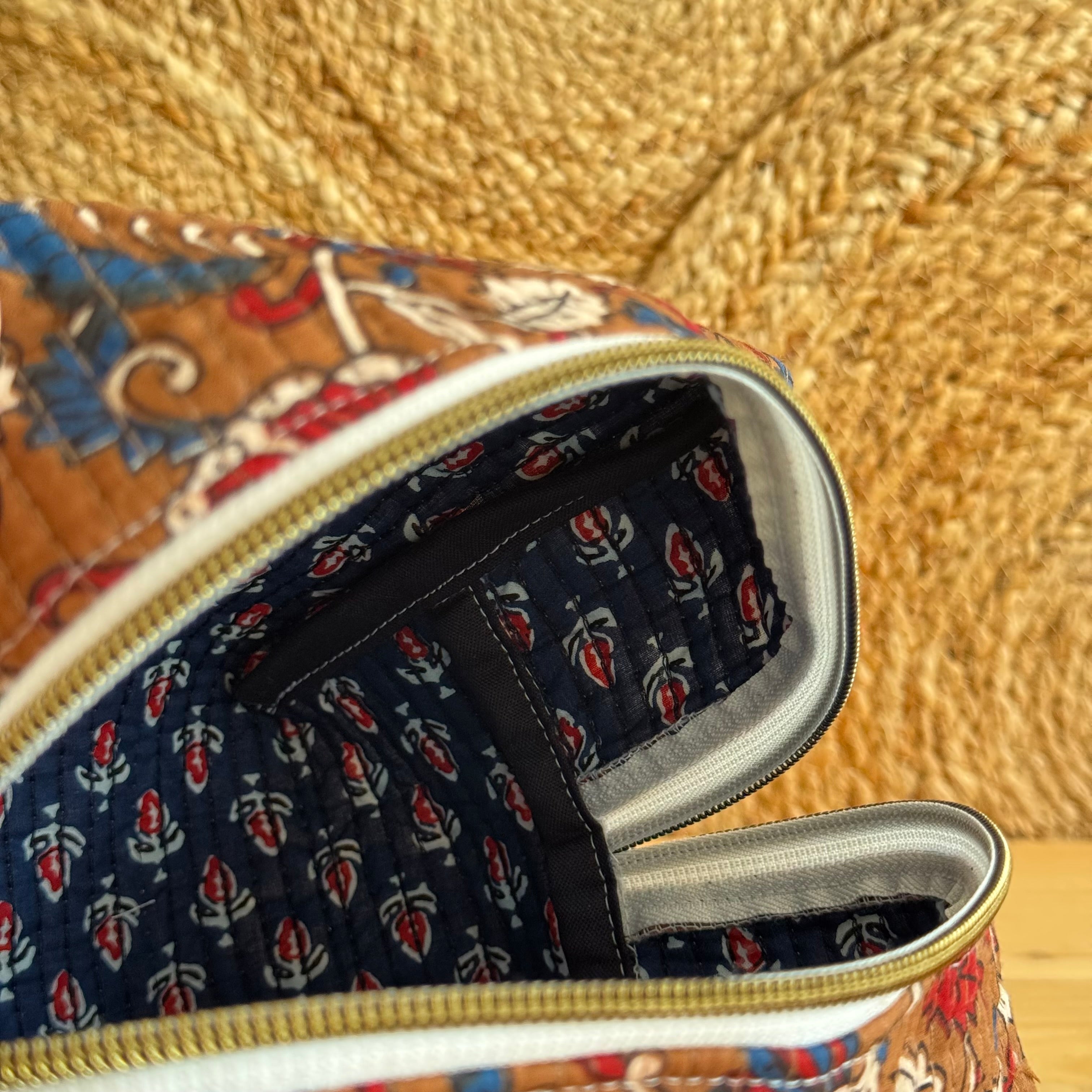 Trousse de toilette matelassé marron fleuri