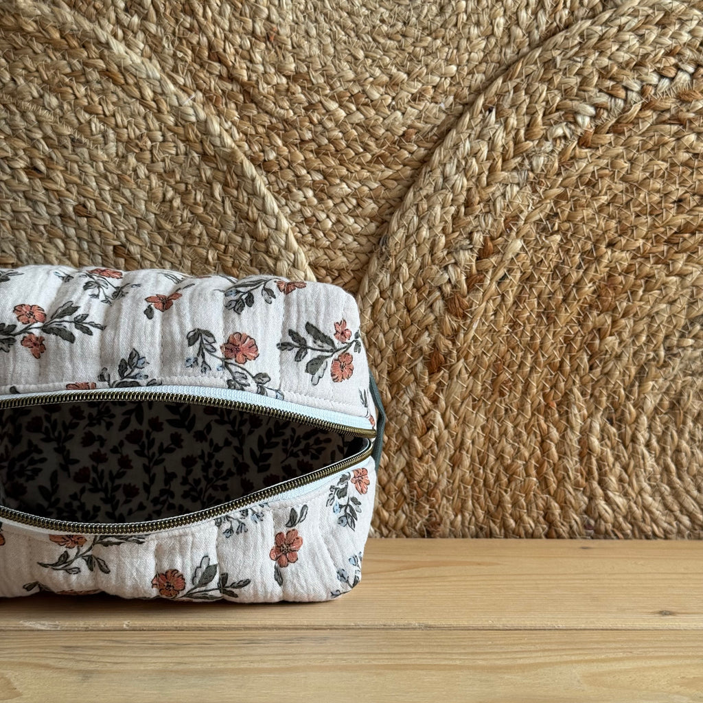 Trousse de toilette gaze de coton matelassé grosses fleurs
