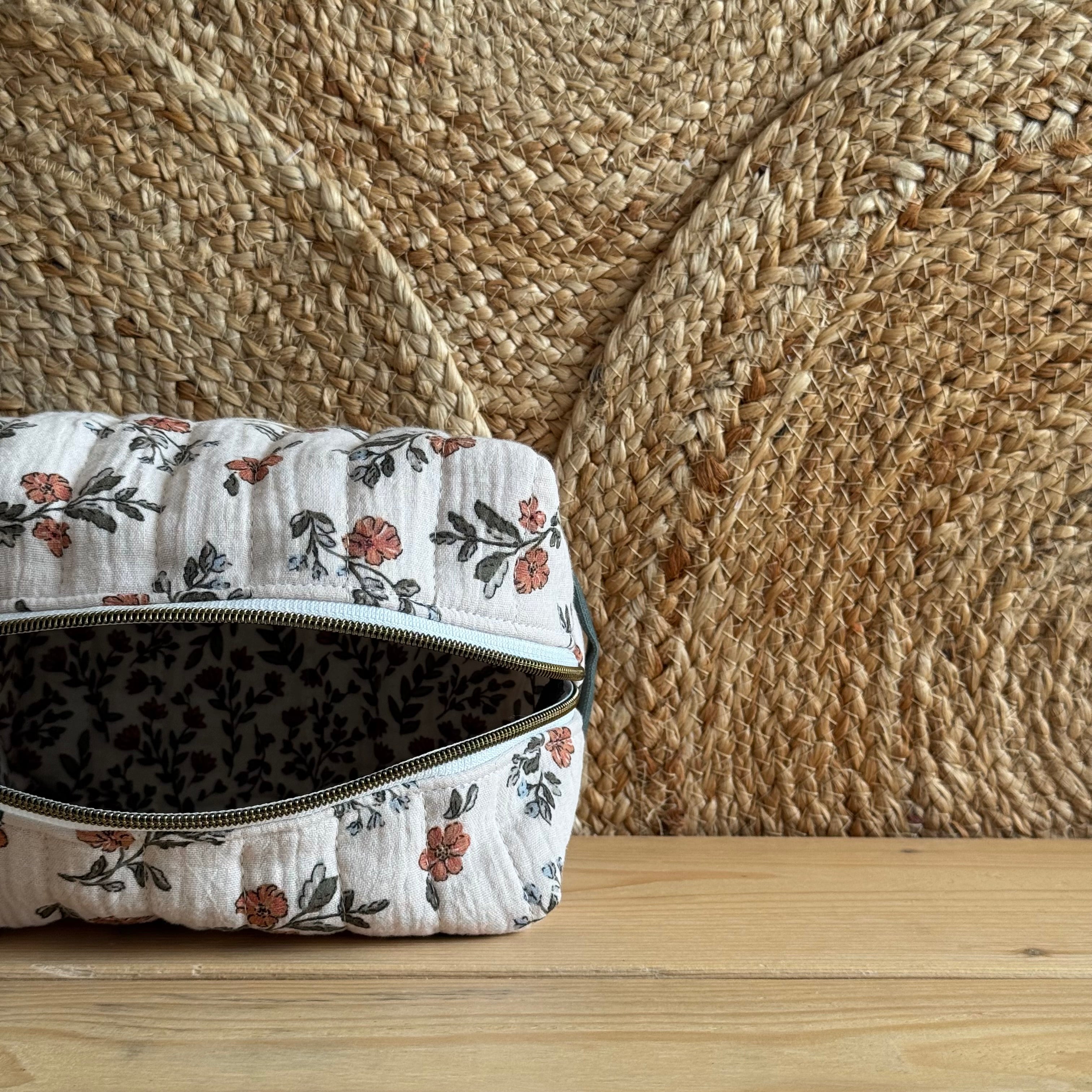 Trousse de toilette gaze de coton matelassé grosses fleurs