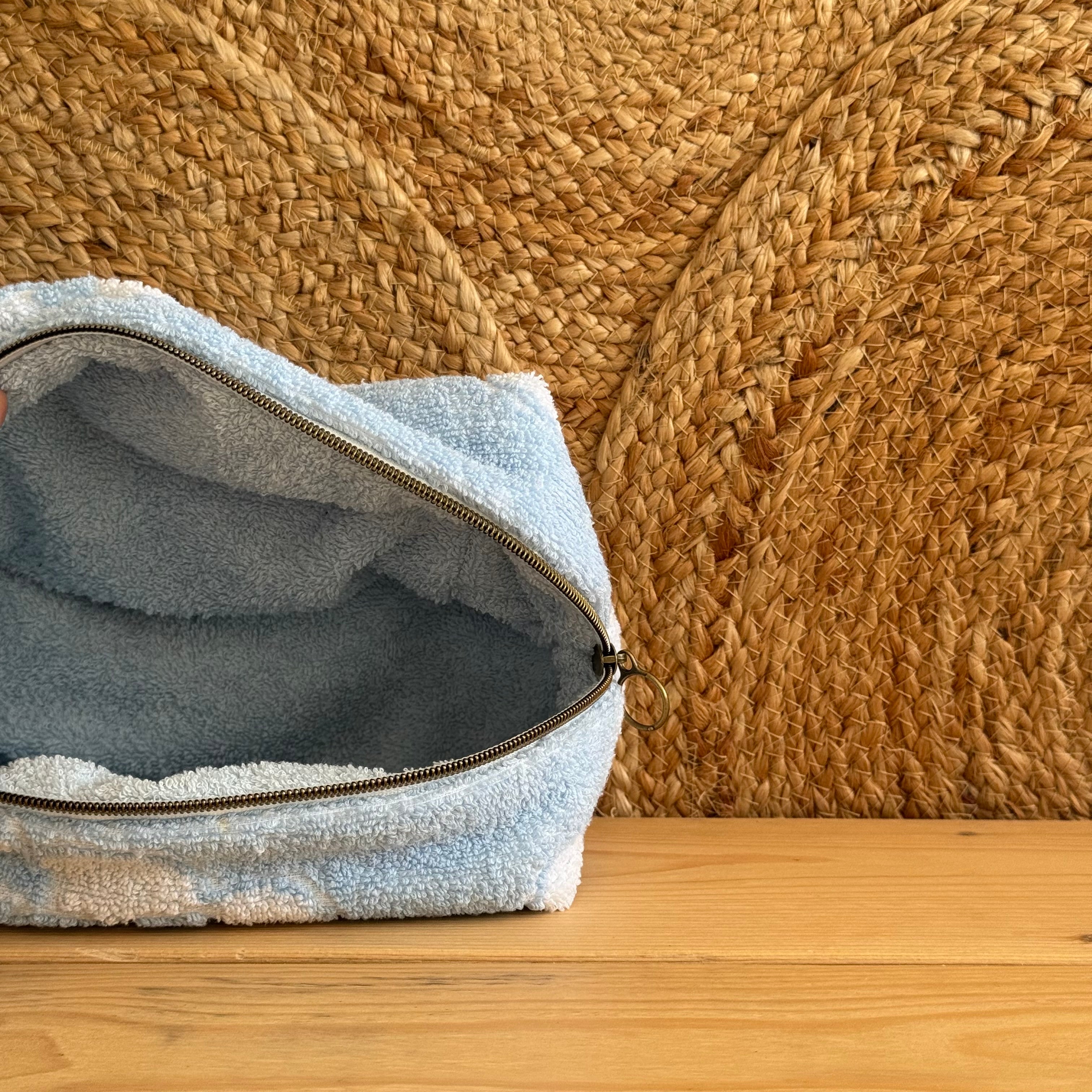 Trousse de toilette vintage fleurie / bleu ciel