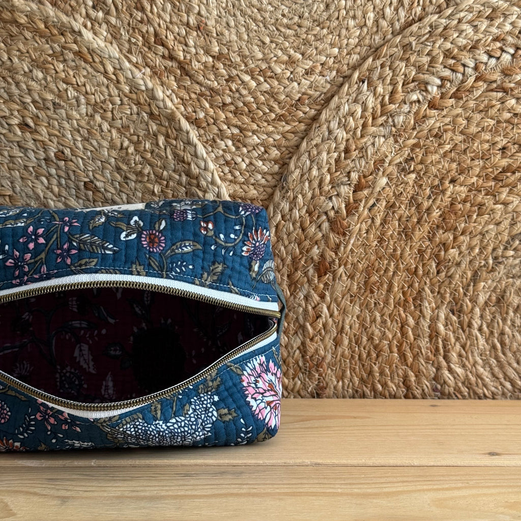 Trousse de toilette matelassé bleu canard petites fleurs