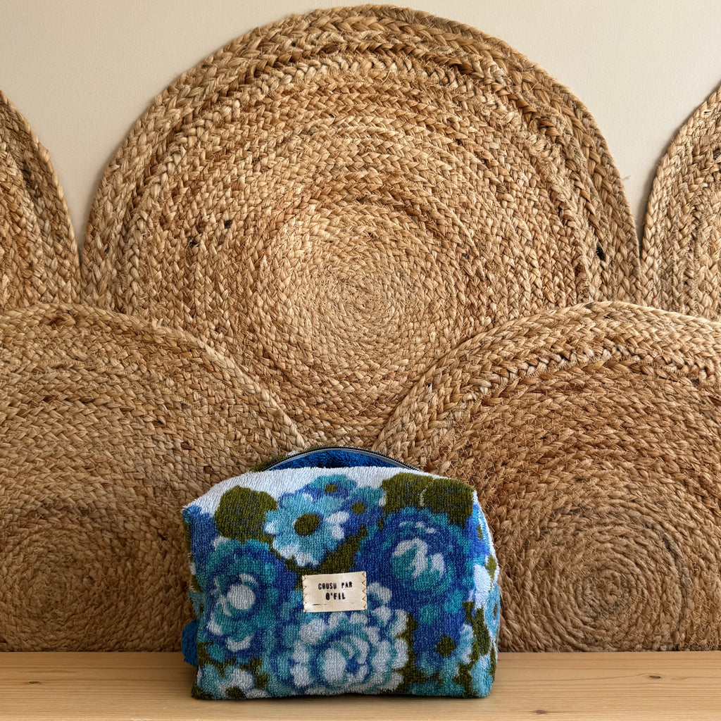 Trousse de toilette vintage fleurie / bleu roi