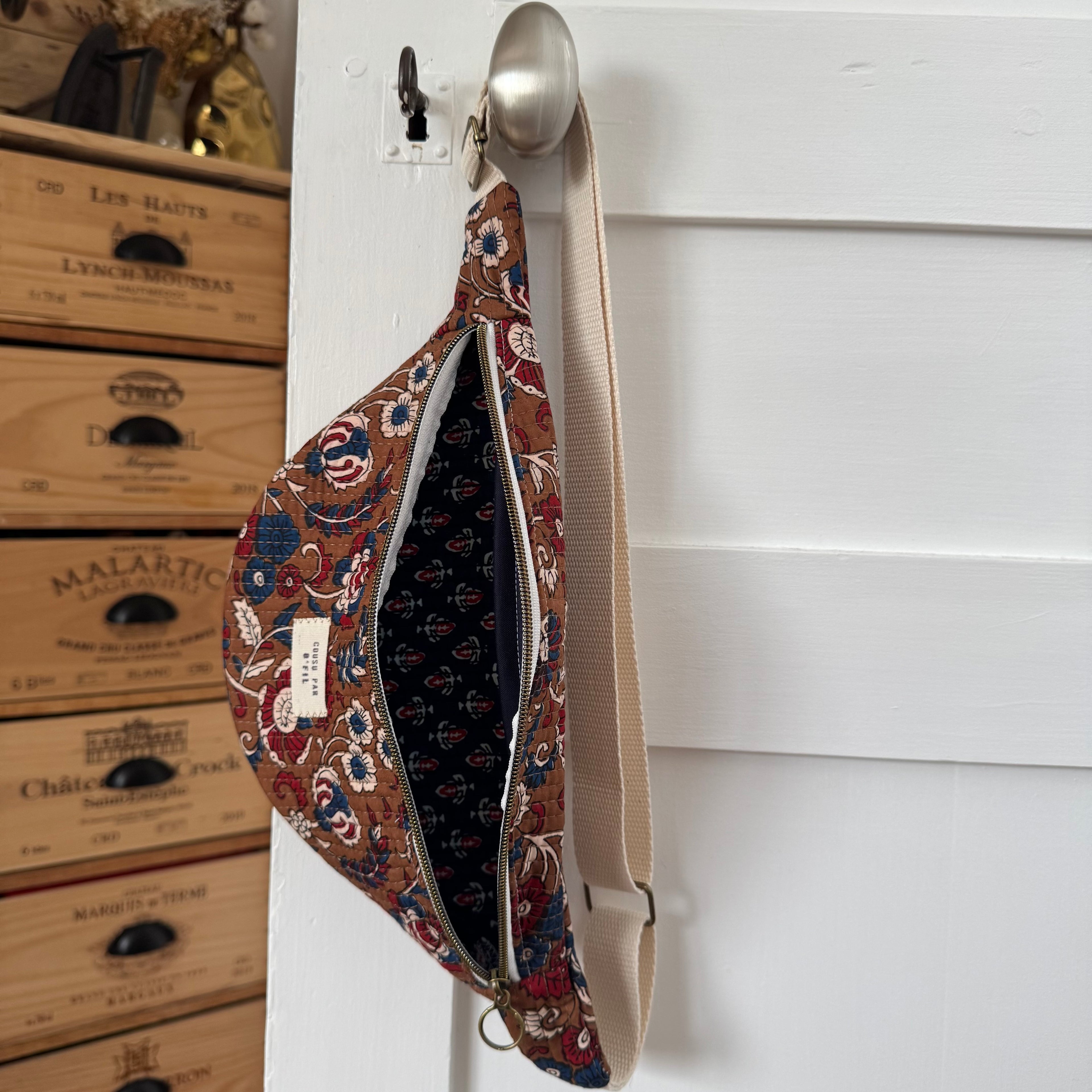 Sac banane matelassé marron fleuri