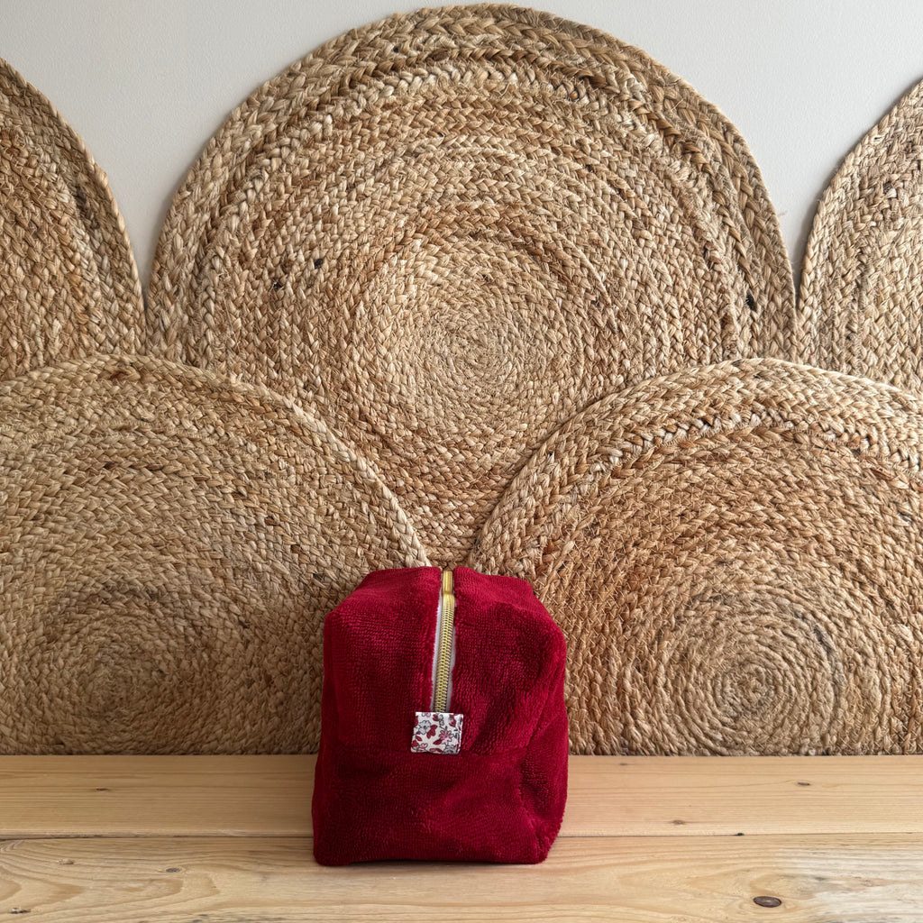 Trousse de toilette rouge / fleurie
