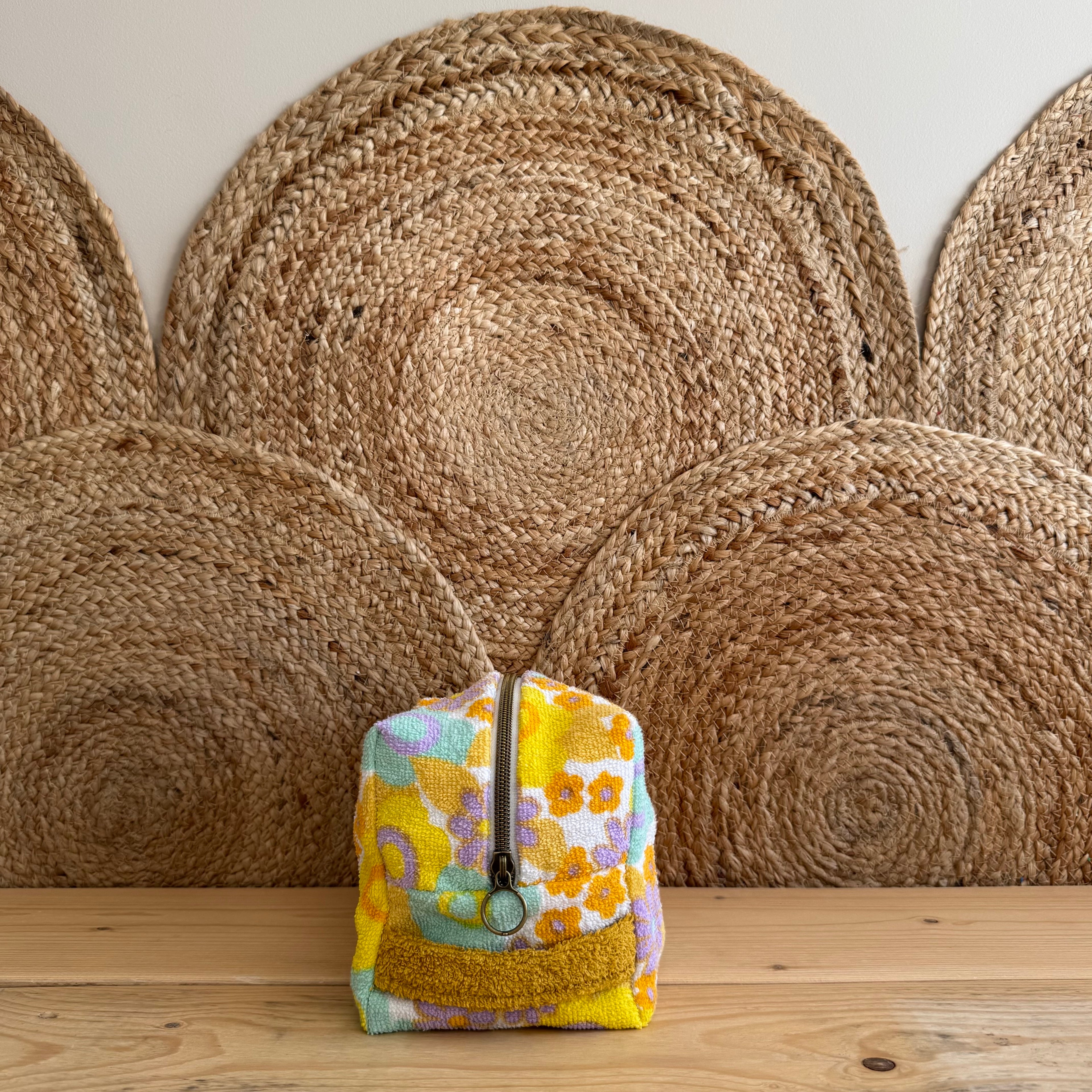 Trousse de toilette vintage fleurie / ocre