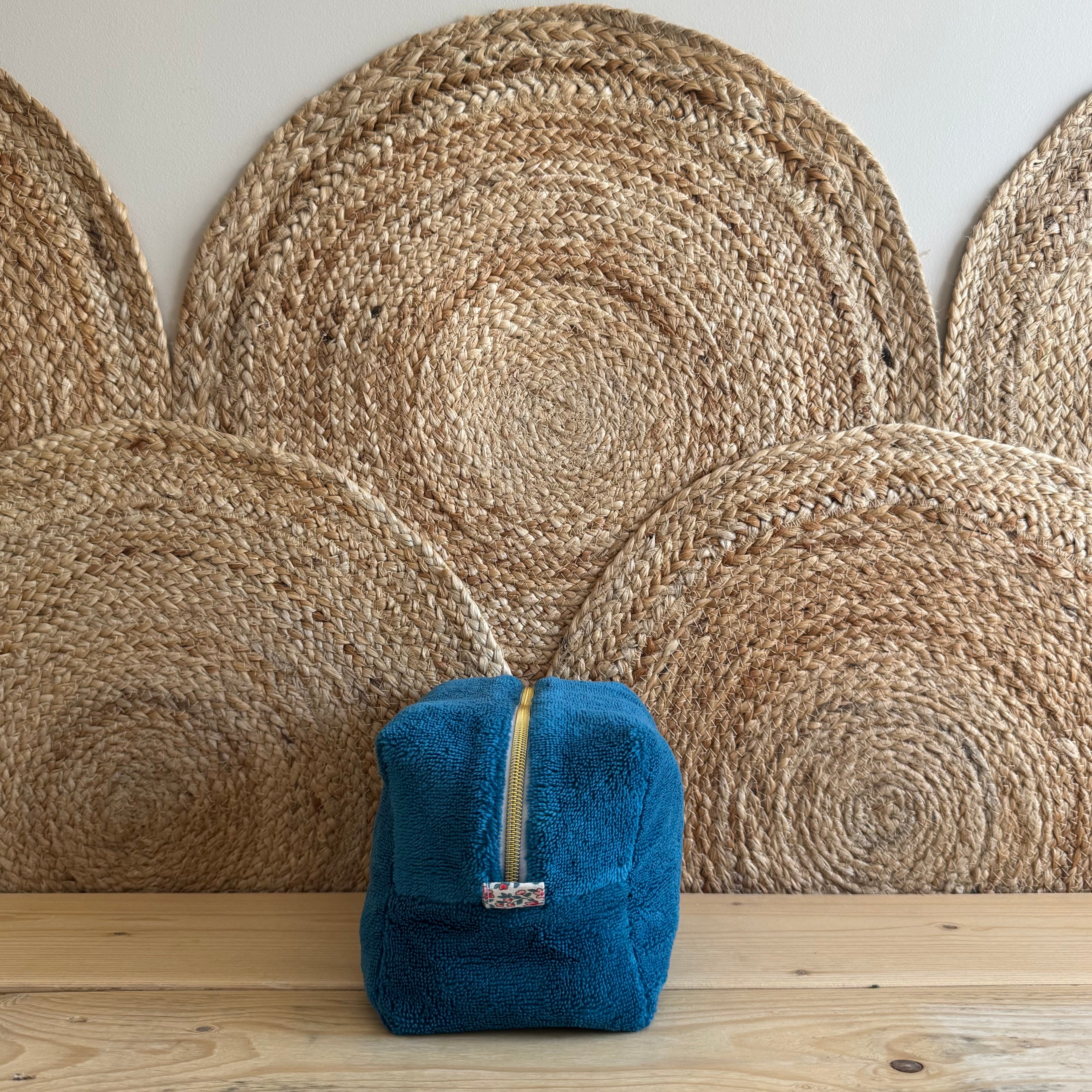 Trousse de toilette bleu canard / fleurie