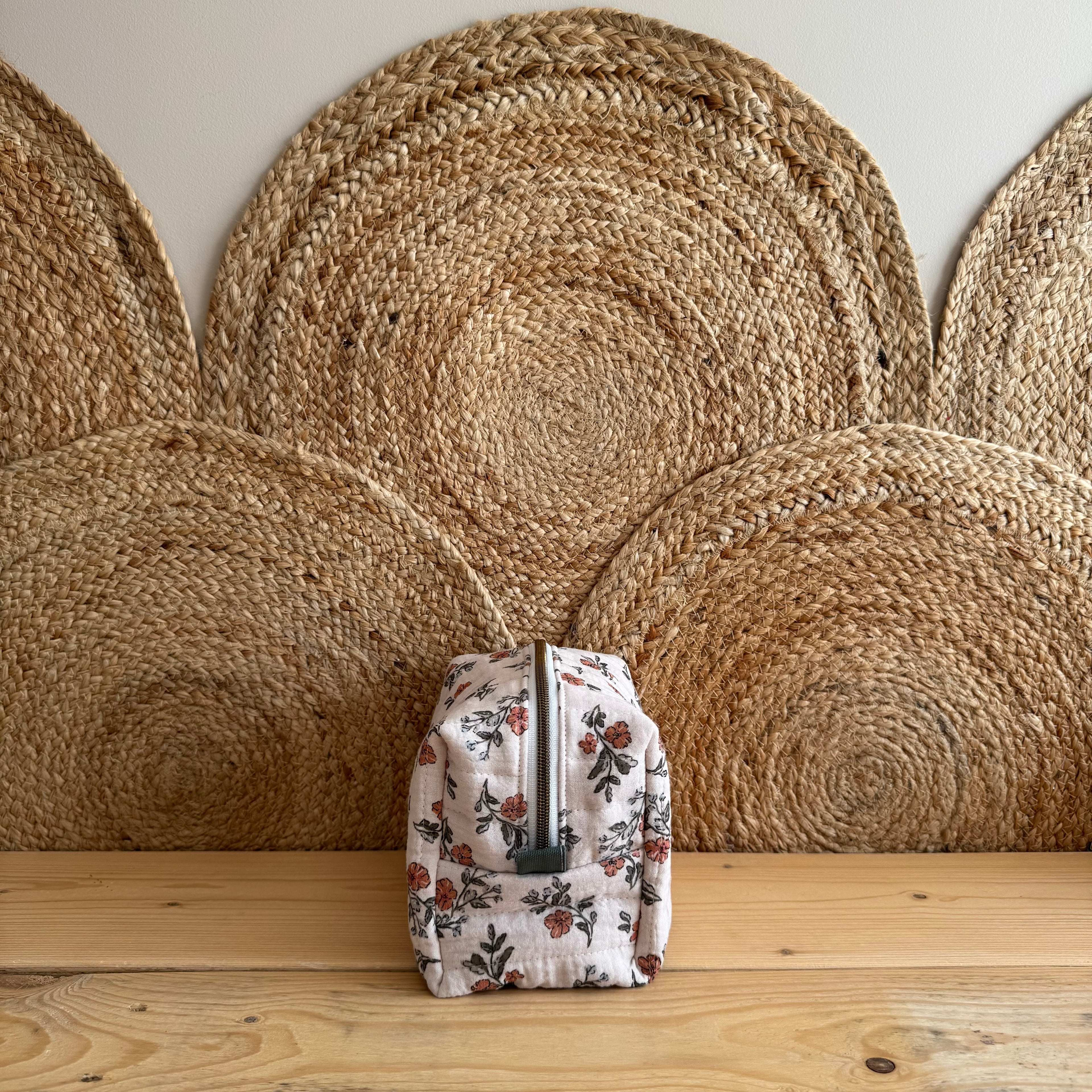 Trousse de toilette gaze de coton matelassé grosses fleurs