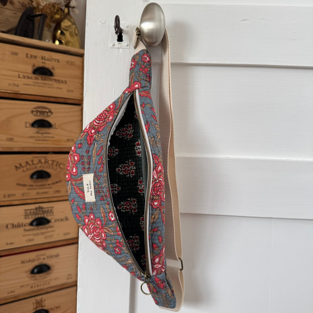 Sac banane matelassé bleu/gris