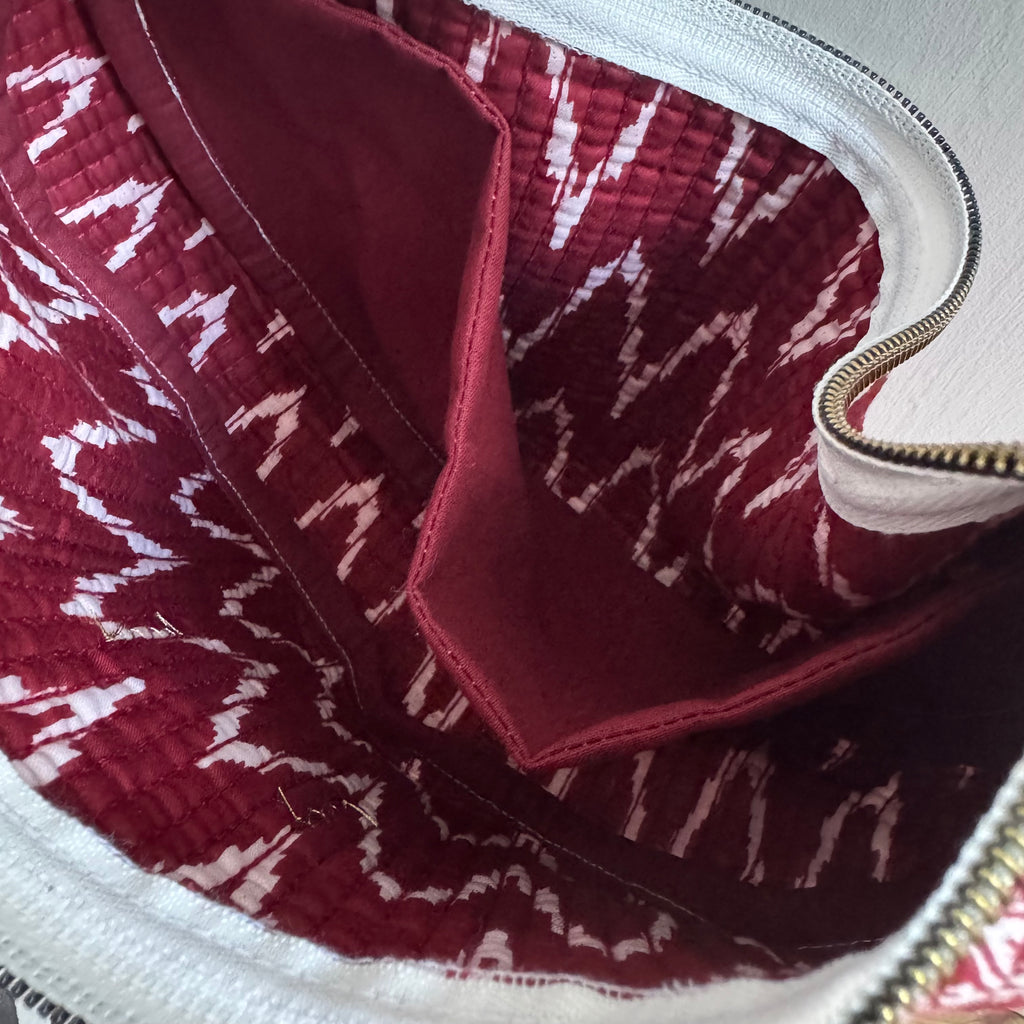 Sac demi-lune matelassé bordeaux