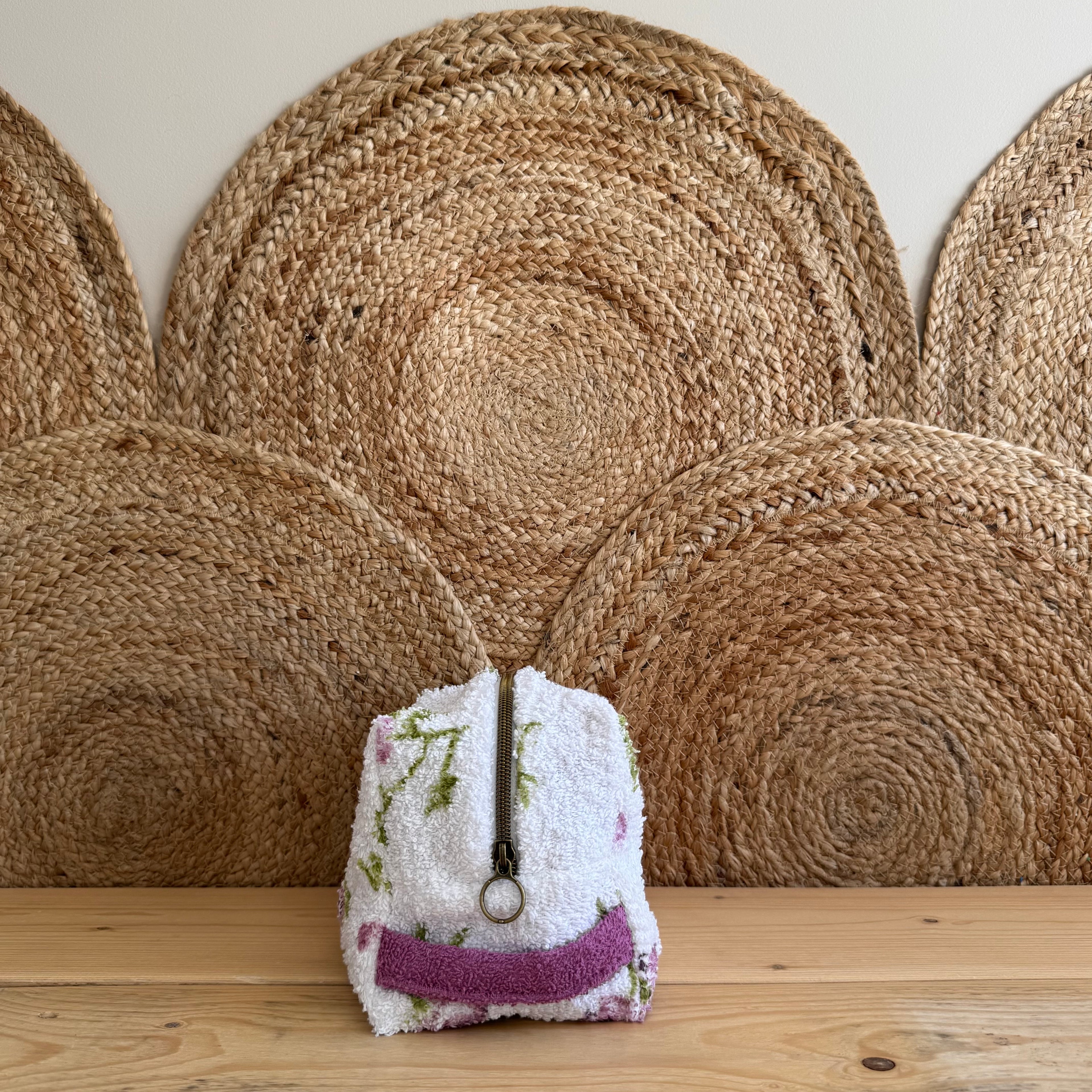 Trousse de toilette vintage fleurie / violette