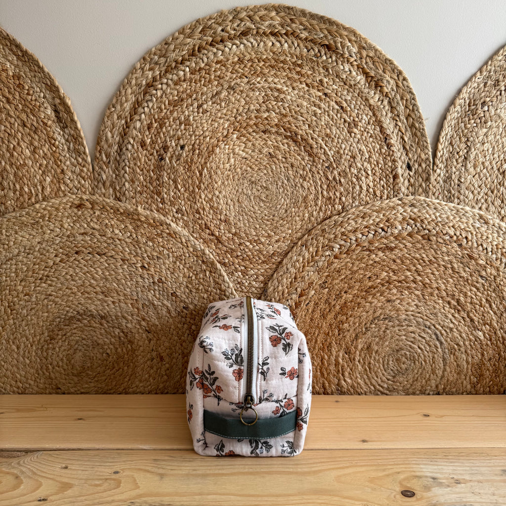 Trousse de toilette gaze de coton matelassé grosses fleurs