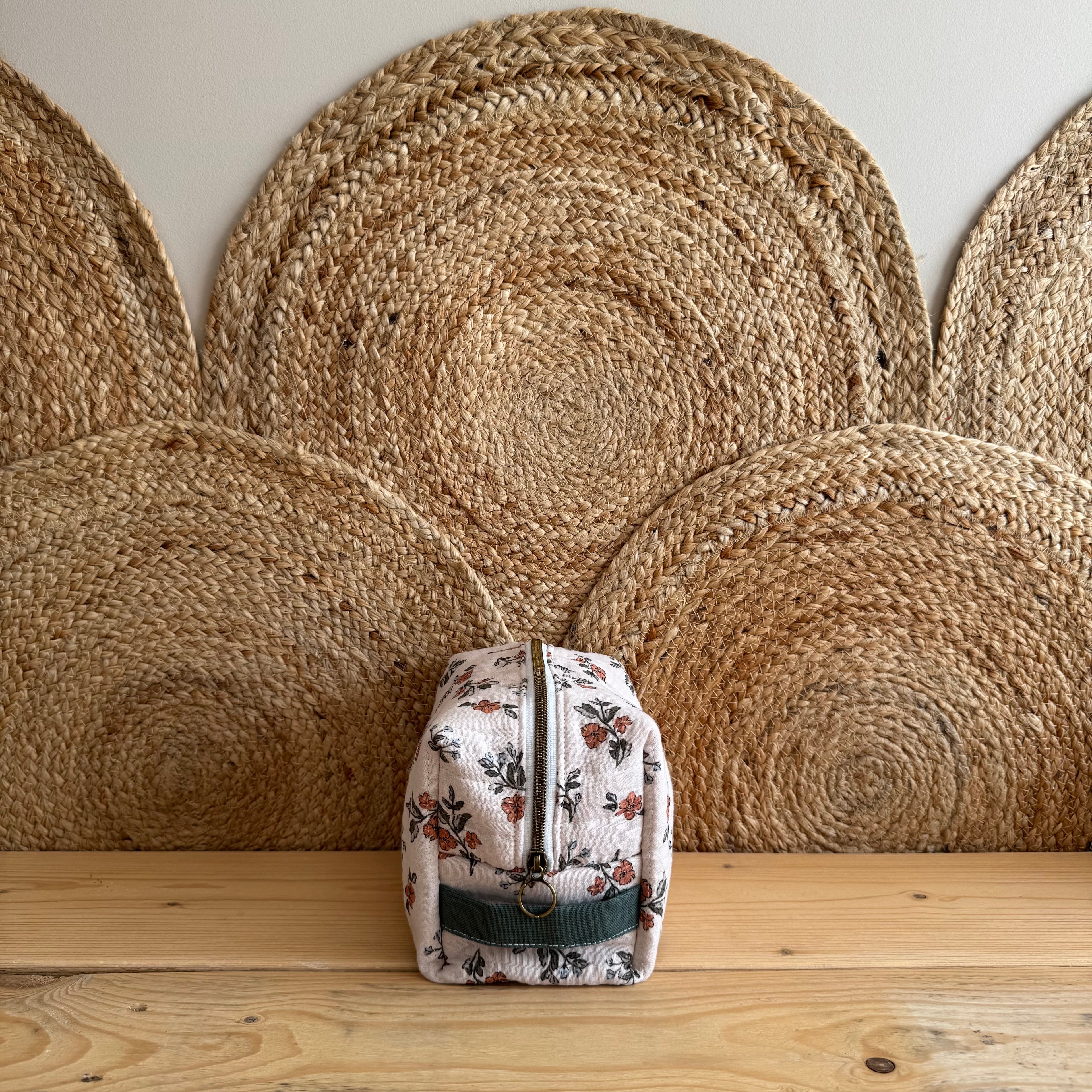 Trousse de toilette gaze de coton matelassé grosses fleurs