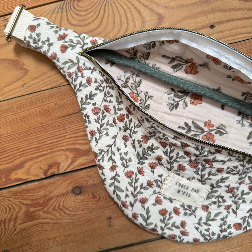 Sac banane gaze de coton matelassé petites fleurs
