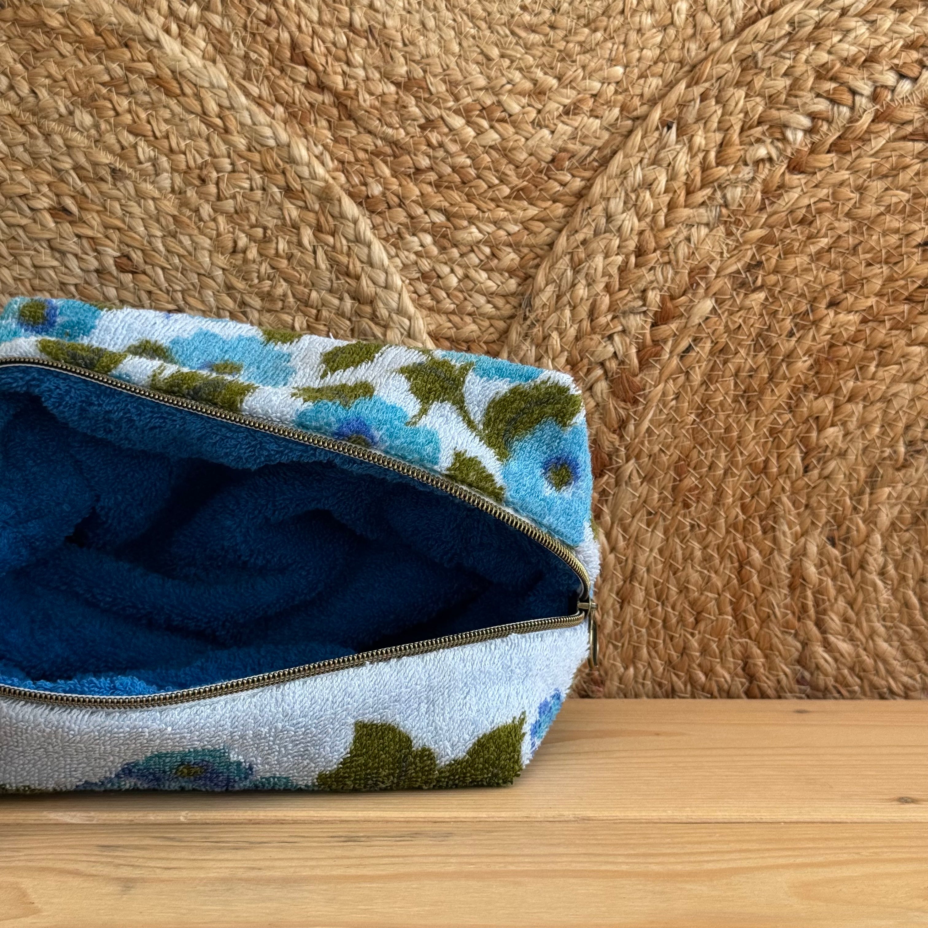 Trousse de toilette vintage fleurie / bleu roi