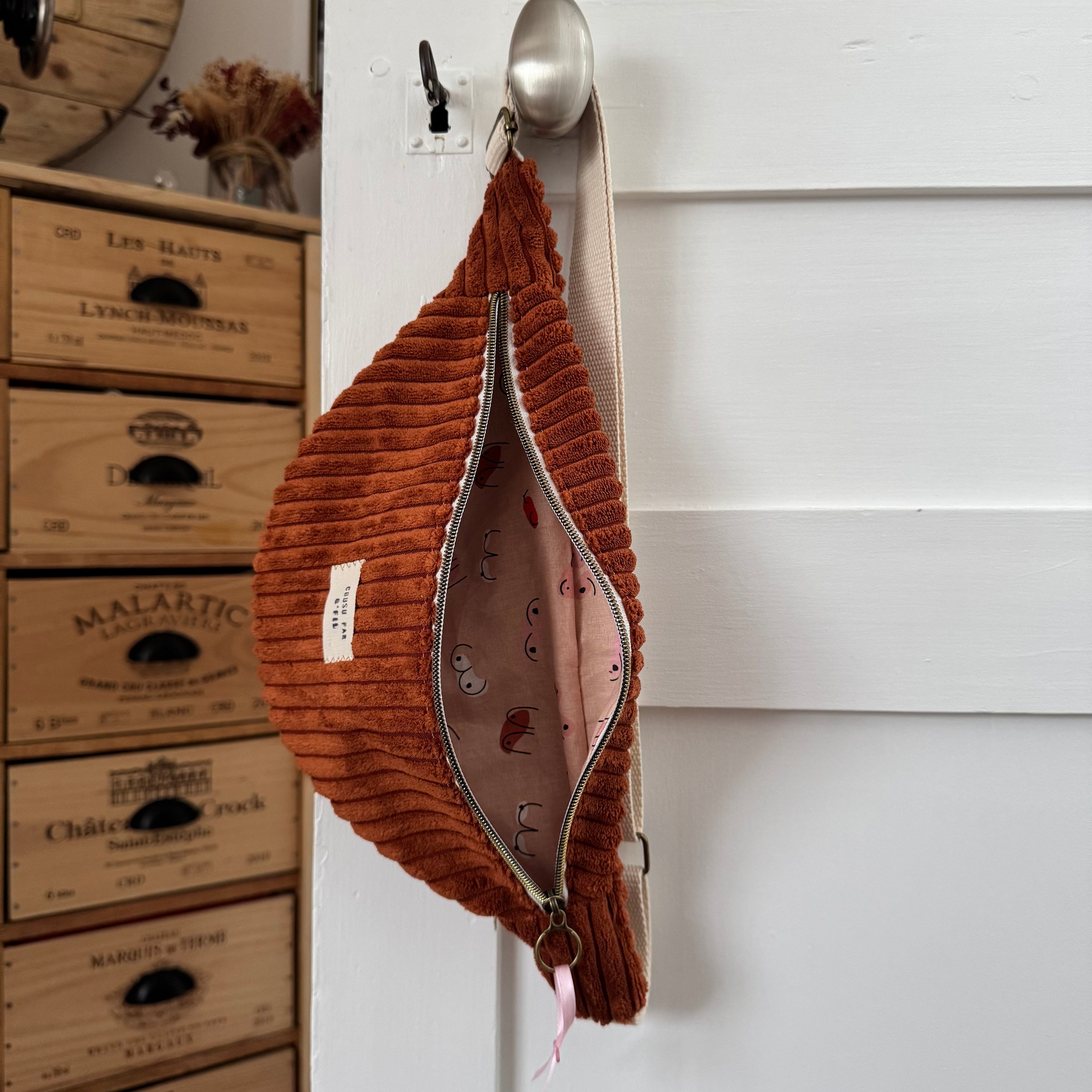 Sac banane octobre rose velours écureuil