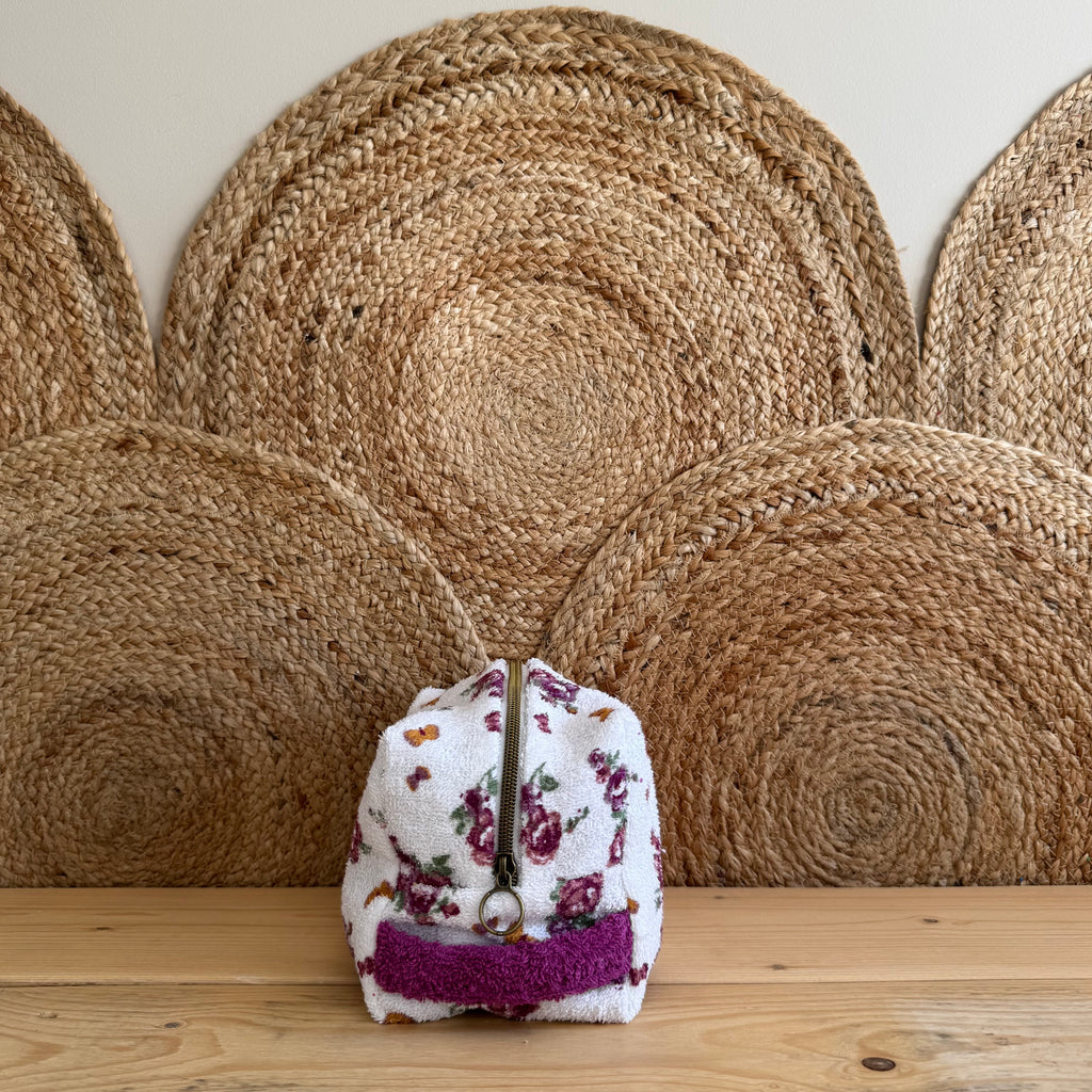 Trousse de toilette vintage fleurie / violette