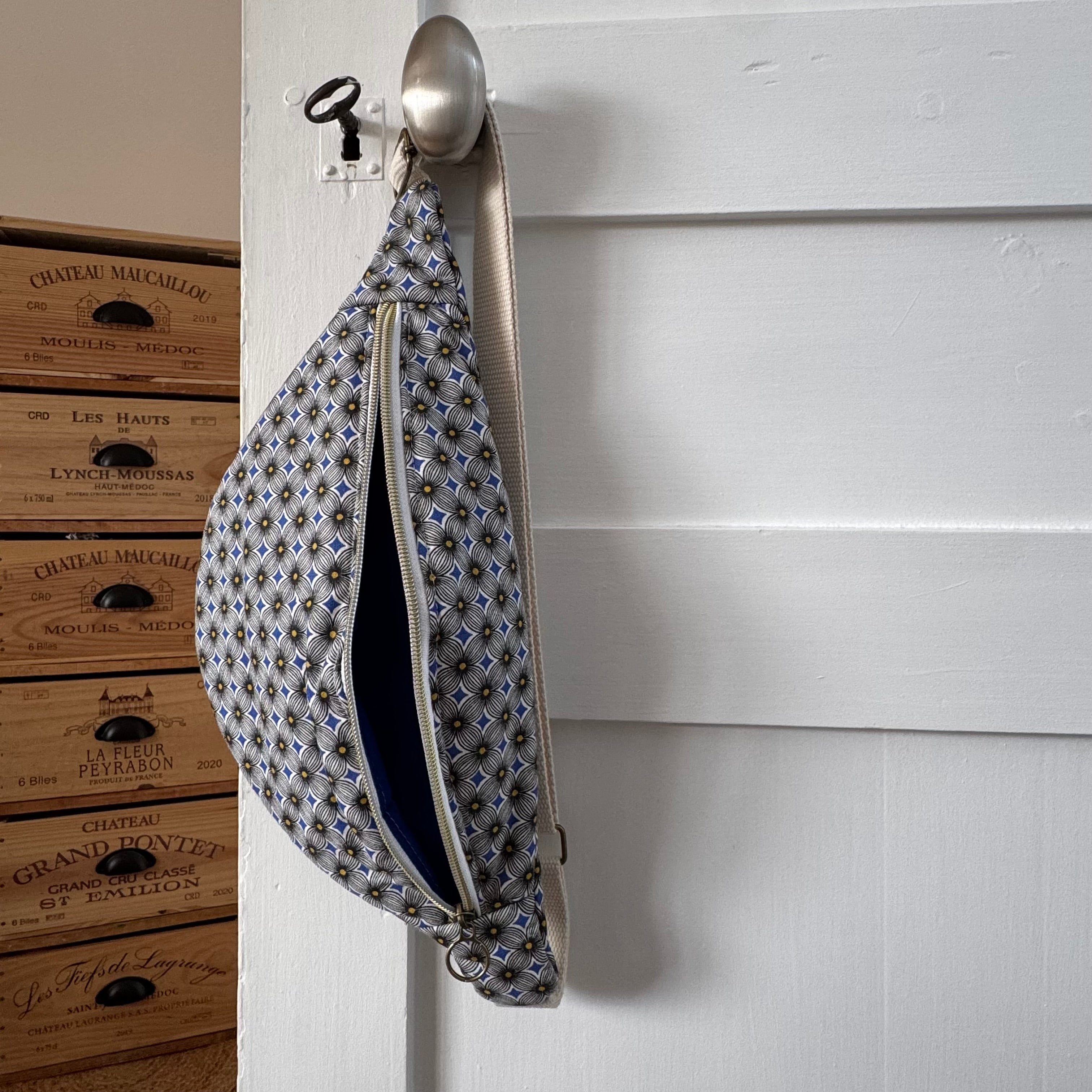 Sac banane fleuri bleu