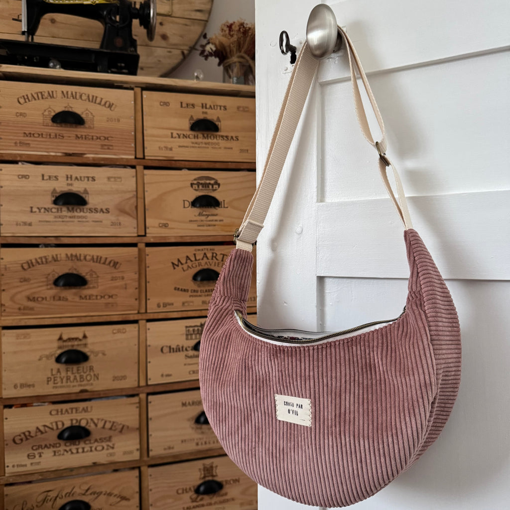 Sac demi-lune velours vieux rose / fleuri