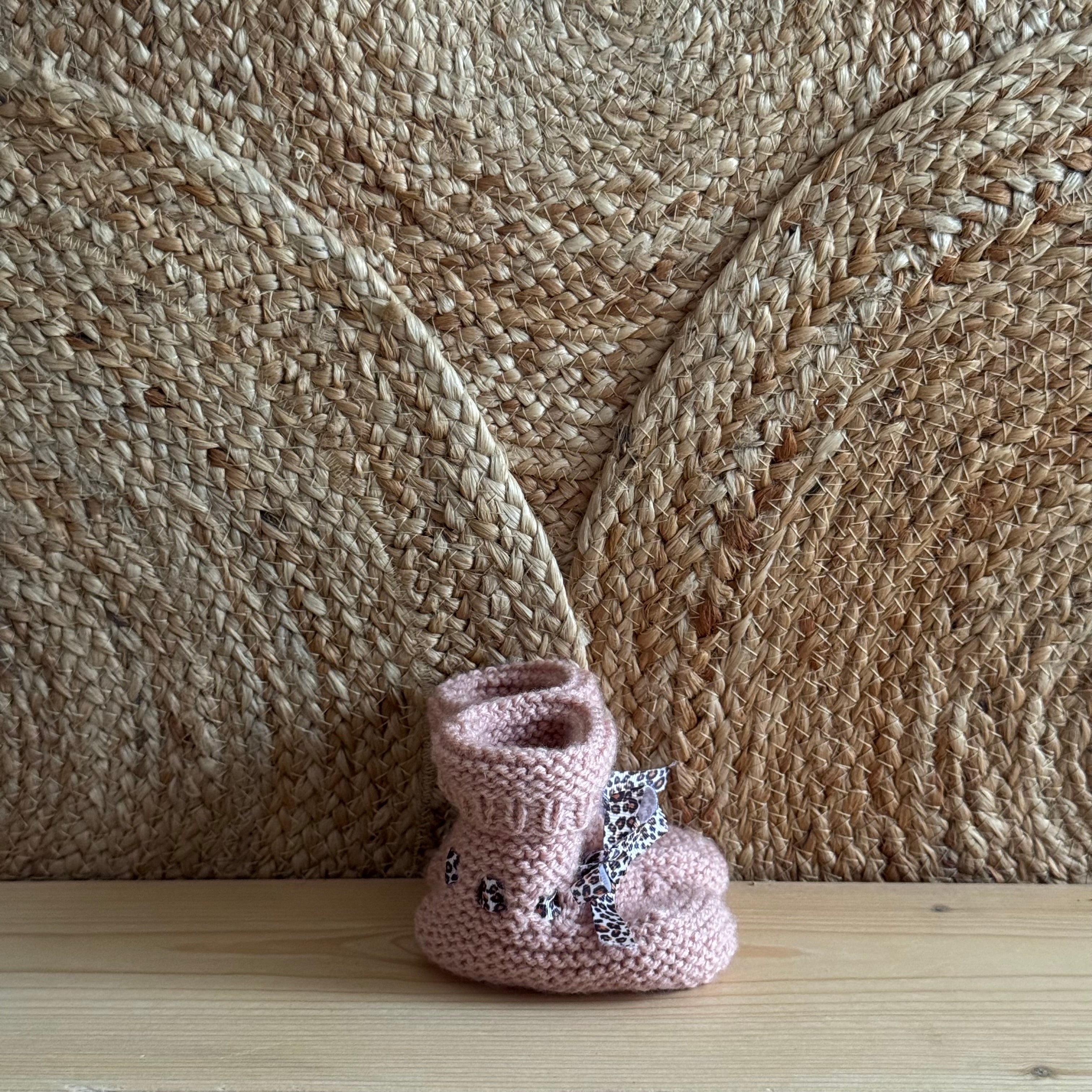 Chaussons rose à lacets léopard