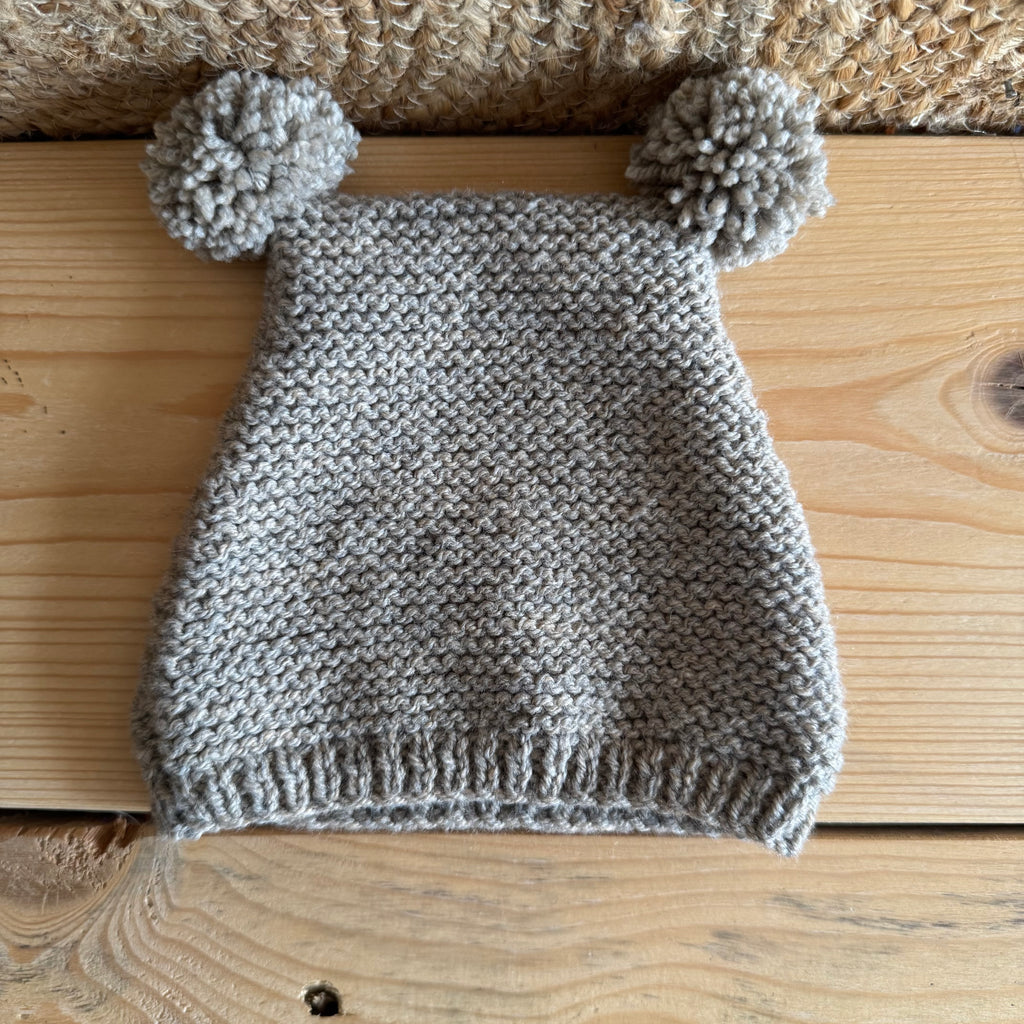 Bonnet pompons taupe